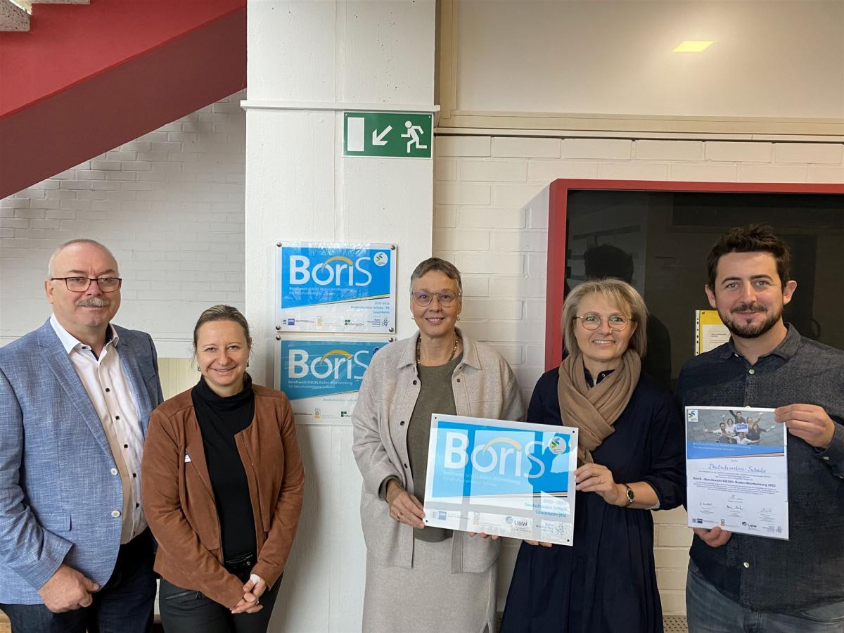 Jury-Mitglied Roland Schleicher, BoriS-Koordinatorin der IHK Ostwürttemberg, Monika Schmid-Ritz, Schulleiterin Gudrun Gehringer und die Berufsorientierungs-Beauftragten der Schule, Franka Kallée-Flemming und Michael Graule. 